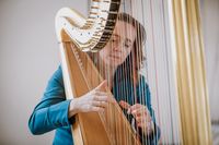 Marianne-Harpist-99